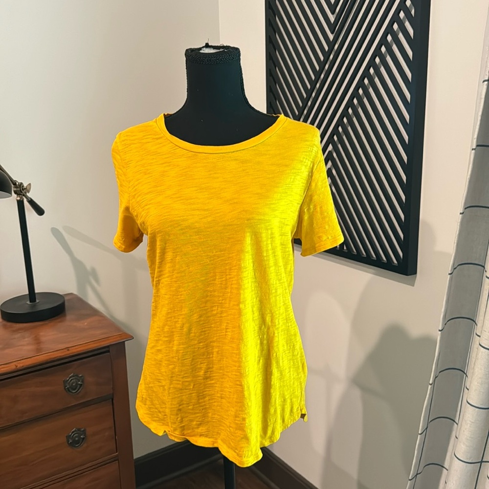 Old Navy gold everwear tee medium
